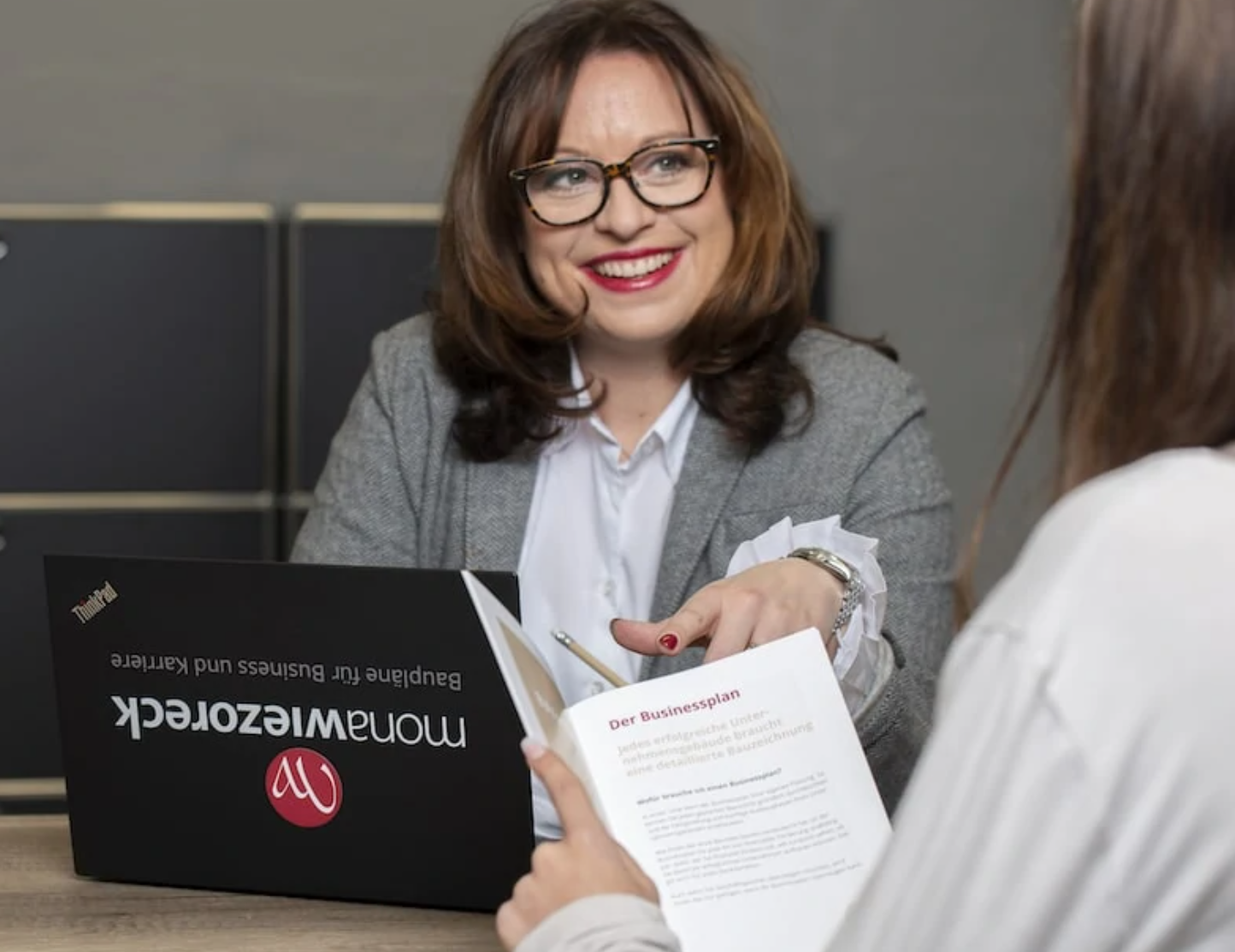 Mona Wiezoreck Trust Marketing